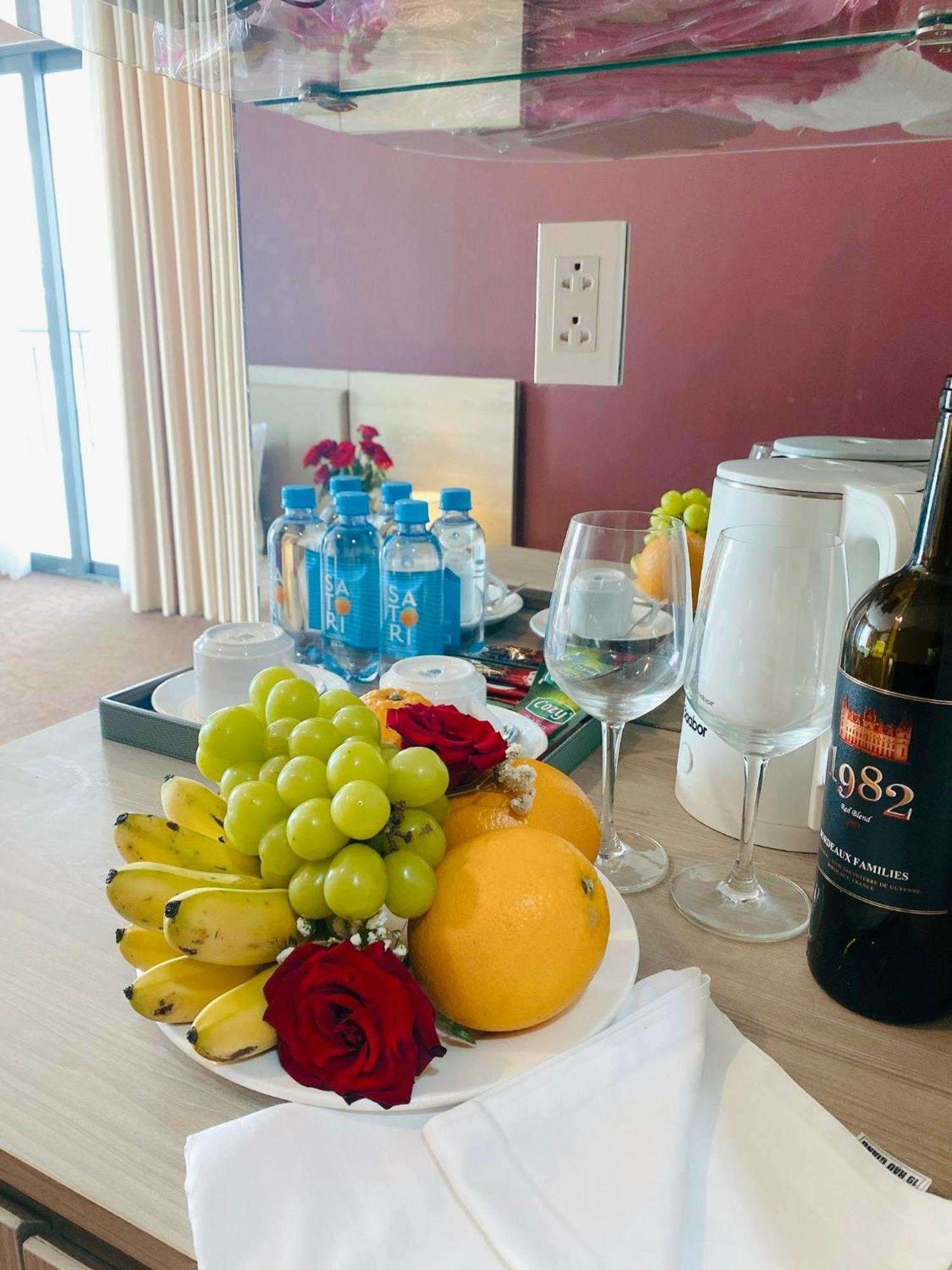 Отель Hera Luxury 4*
